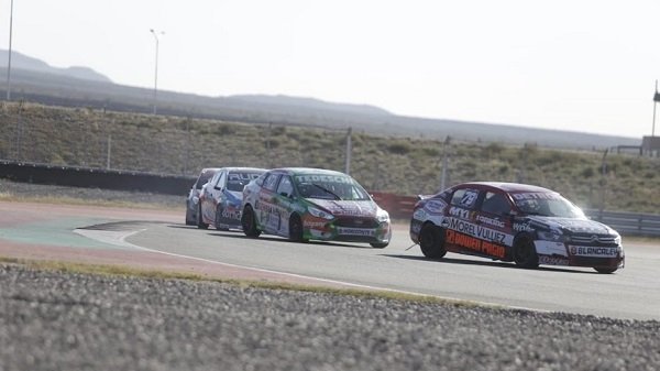 Buen domingo del TN y Turismo Carretera 2000 en el Circuito San Juan Villicum